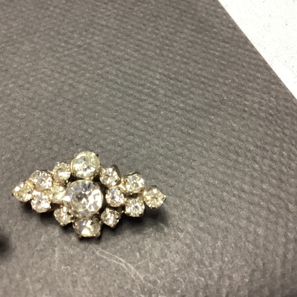 Rhinestone diagonal earrings, vintage clip MOMS COLLECTIONS BLING !!! - Picture 3 of 5